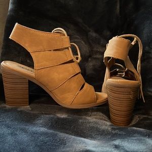 Lace up booties!